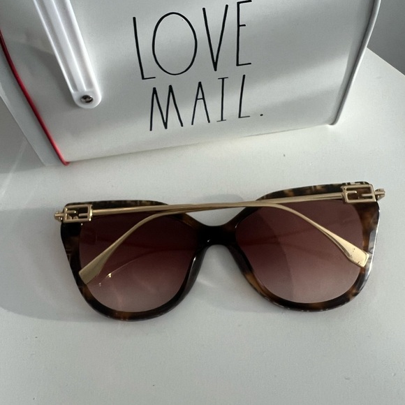 • Fendi Brown Gradient Cat Eye with red lense Sunglasses • - Picture 4 of 12